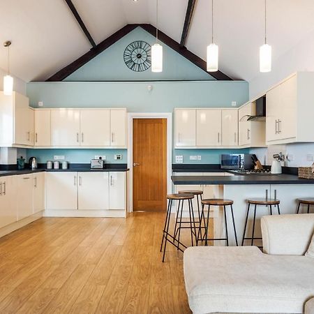 Oystermouth The Beach House - Fully Refurbed March 2024 מראה חיצוני תמונה